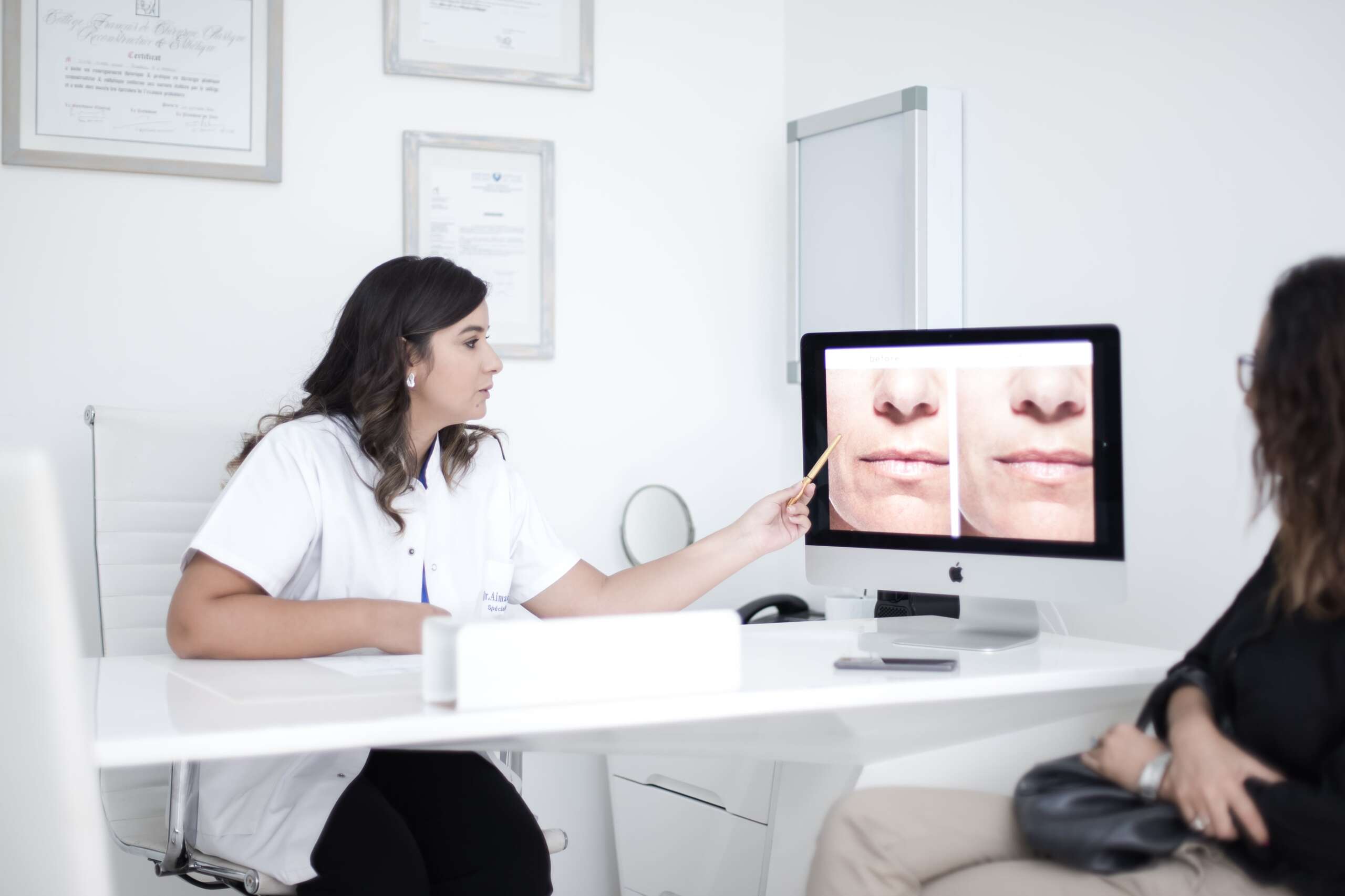 Consultation de chirurgie esthétique avec le Dr Aimad Eddine Souad à Marrakech